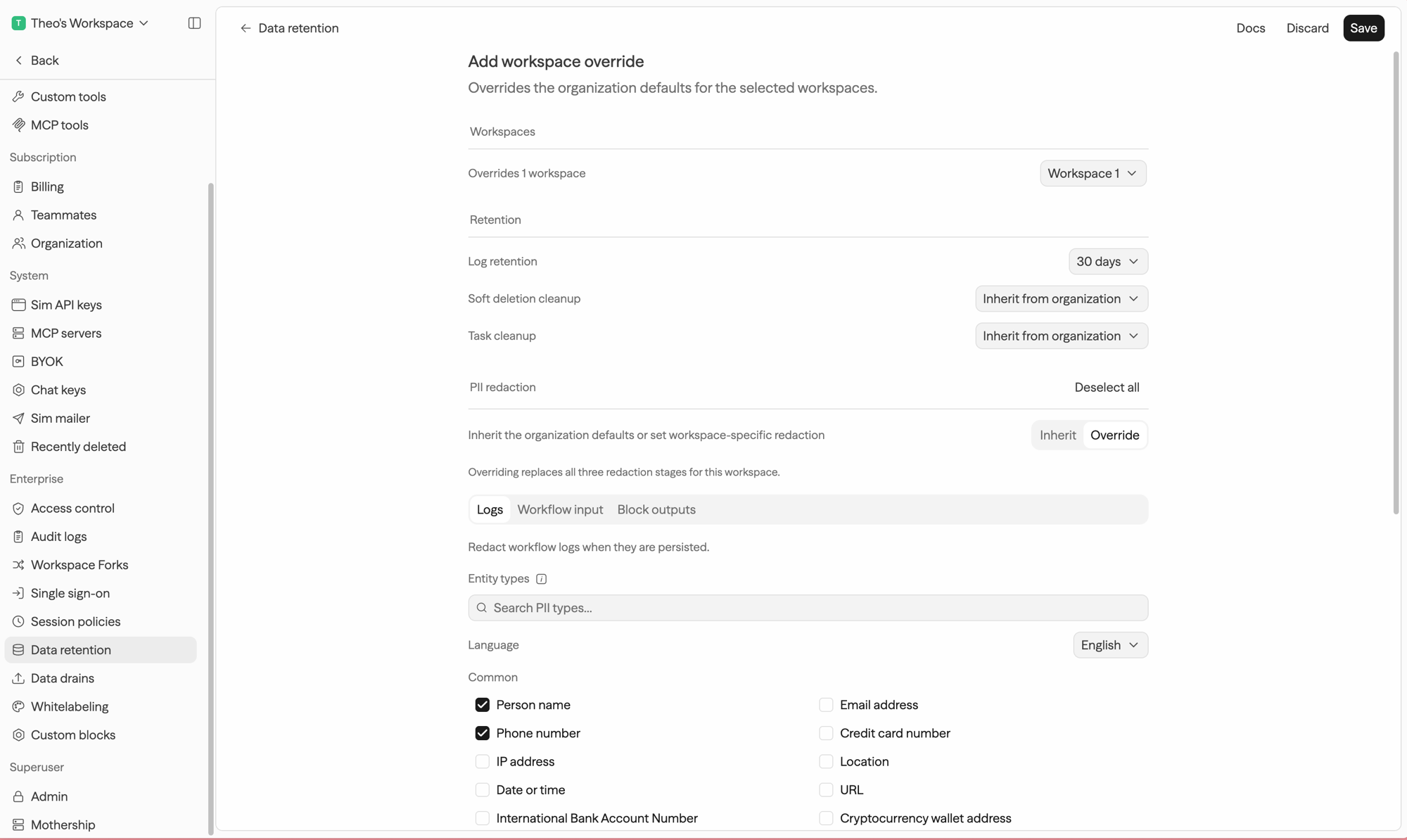 Painel de adição de substituição de workspace mostrando o seletor de workspace, campos de retenção definidos como Inherit from organization e o seletor Inherit ou Override da redação de PII